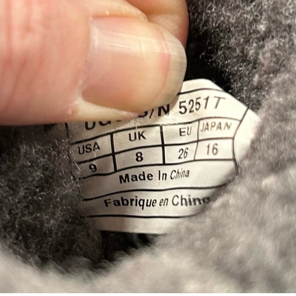 UGG | TODDLER CLASSIC ll UGGS GREY SZ 9 - Picture 10 of 10